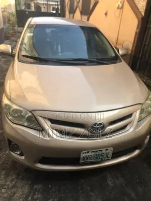 Toyota Corolla 2012 Gold
