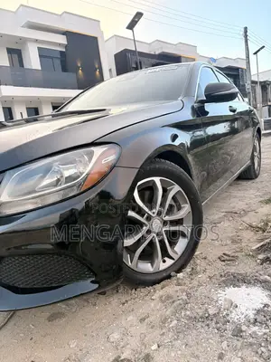 Mercedes-Benz C300 Luxury Sedan RWD (2.0L 4cyl 7A) 2016 Black