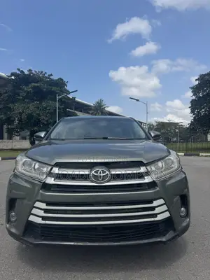 Toyota Highlander LE 4dr SUV (3.5L 6cyl 6A) 2015 Green
