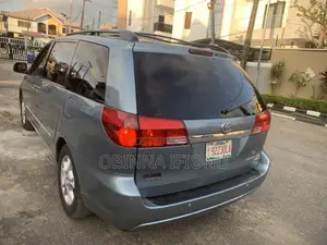 Toyota Sienna 2005 Blue