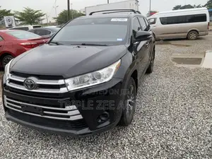 Toyota Highlander LE 2019 Black