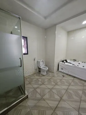 6bdrm Duplex in Zone B for rent