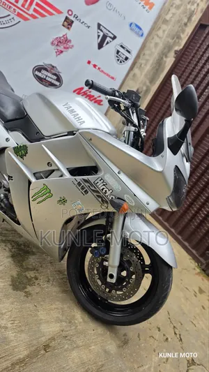 Yamaha 2005 Gray