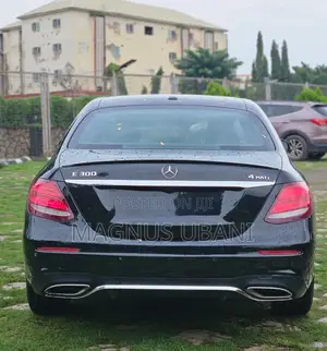 Mercedes-Benz E300 4Matic AWD Sedan (2.0L 4cyl 9A) 2017 Black