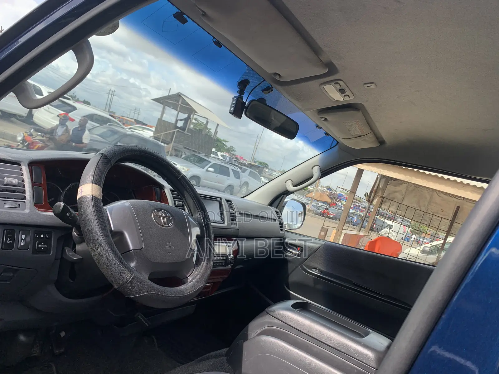 Toyota HiAce 2014 Blue