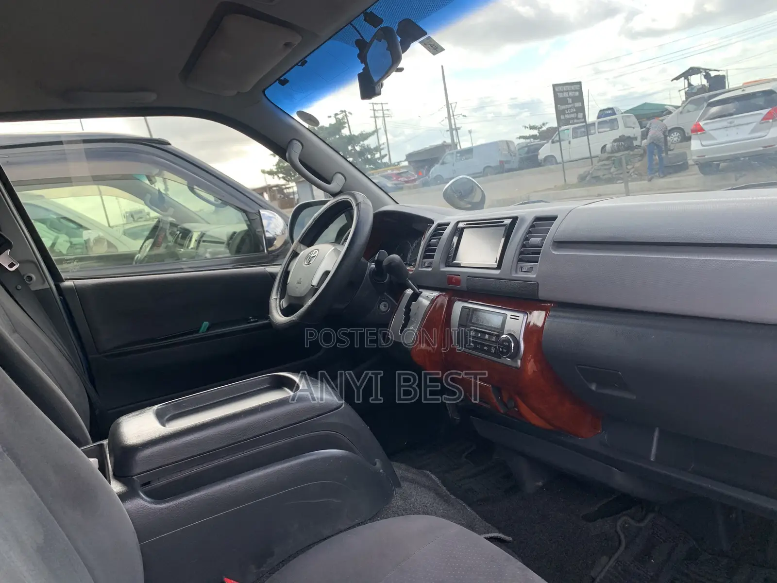 Toyota HiAce 2014 Blue