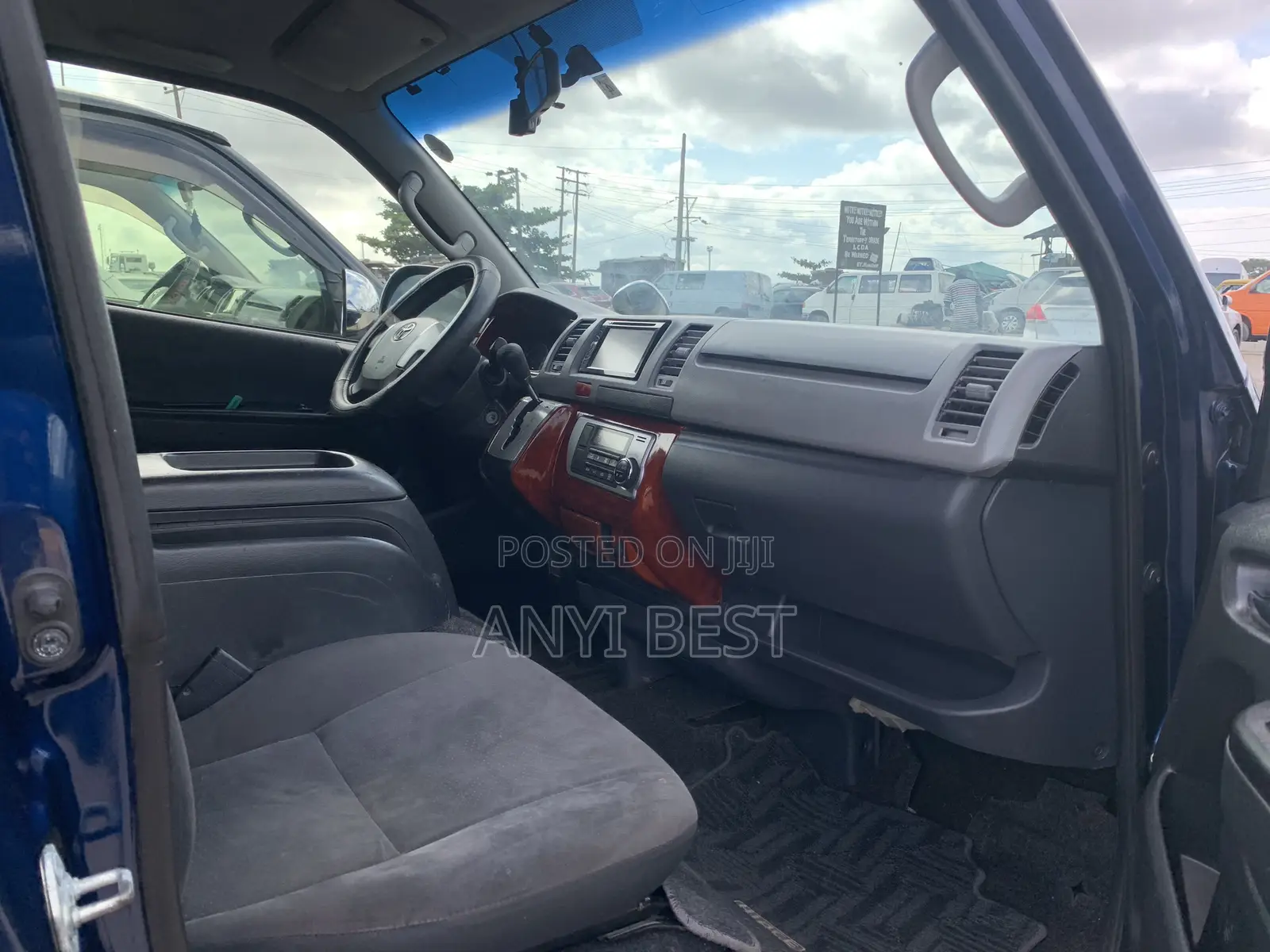 Toyota HiAce 2014 Blue