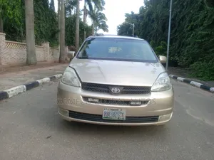 Toyota Sienna LE AWD 2005 Gold