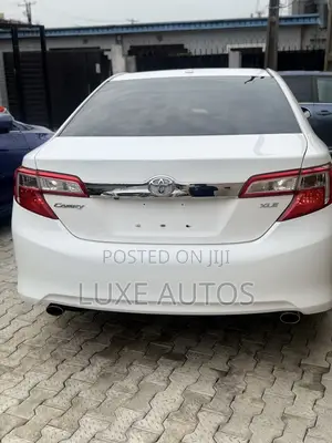 Toyota Camry XLE 4dr Sedan w/Prod. End 11/13 (3.5L 6cyl 6A) 2014 White