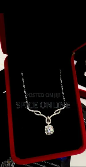 VVS Moissanite Diamond Female Necklaces in Store
