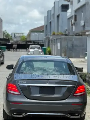 Mercedes-Benz E300 4Matic AWD Sedan (2.0L 4cyl 9A) 2017 Gray