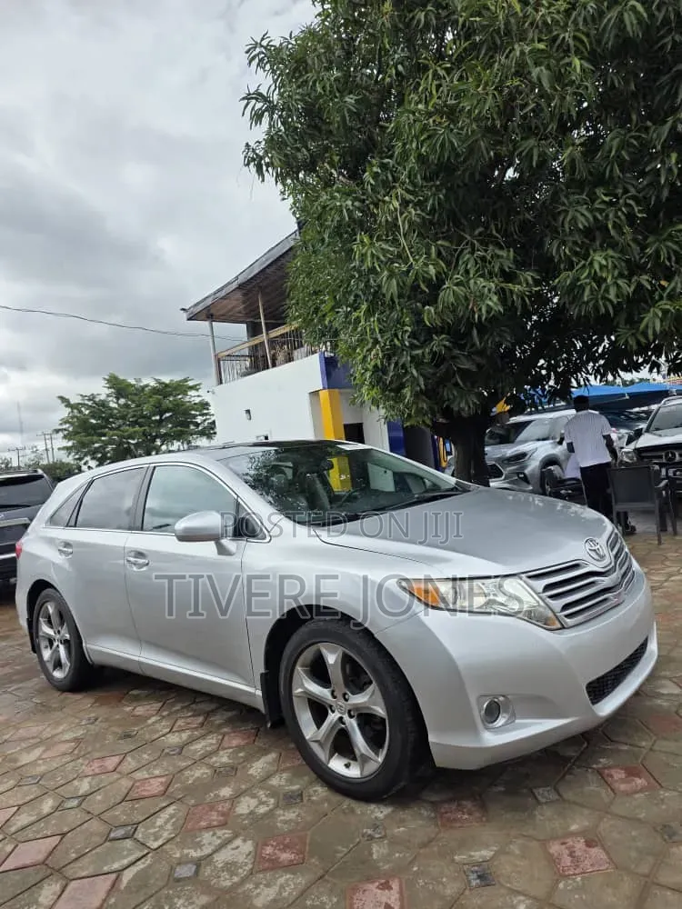 Toyota Venza V6 2010 Silver
