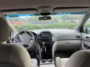 Toyota Sienna LE AWD 2005 Gold