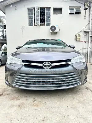 Toyota Camry XLE V6 4dr Sedan (3.6L 6cyl 6A) 2016 Gray