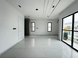 5bdrm Duplex in Royal Pine, Chevron for rent
