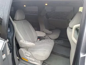 Toyota Sienna 2011 Silver
