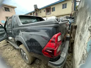 Toyota Hilux 2010 Black