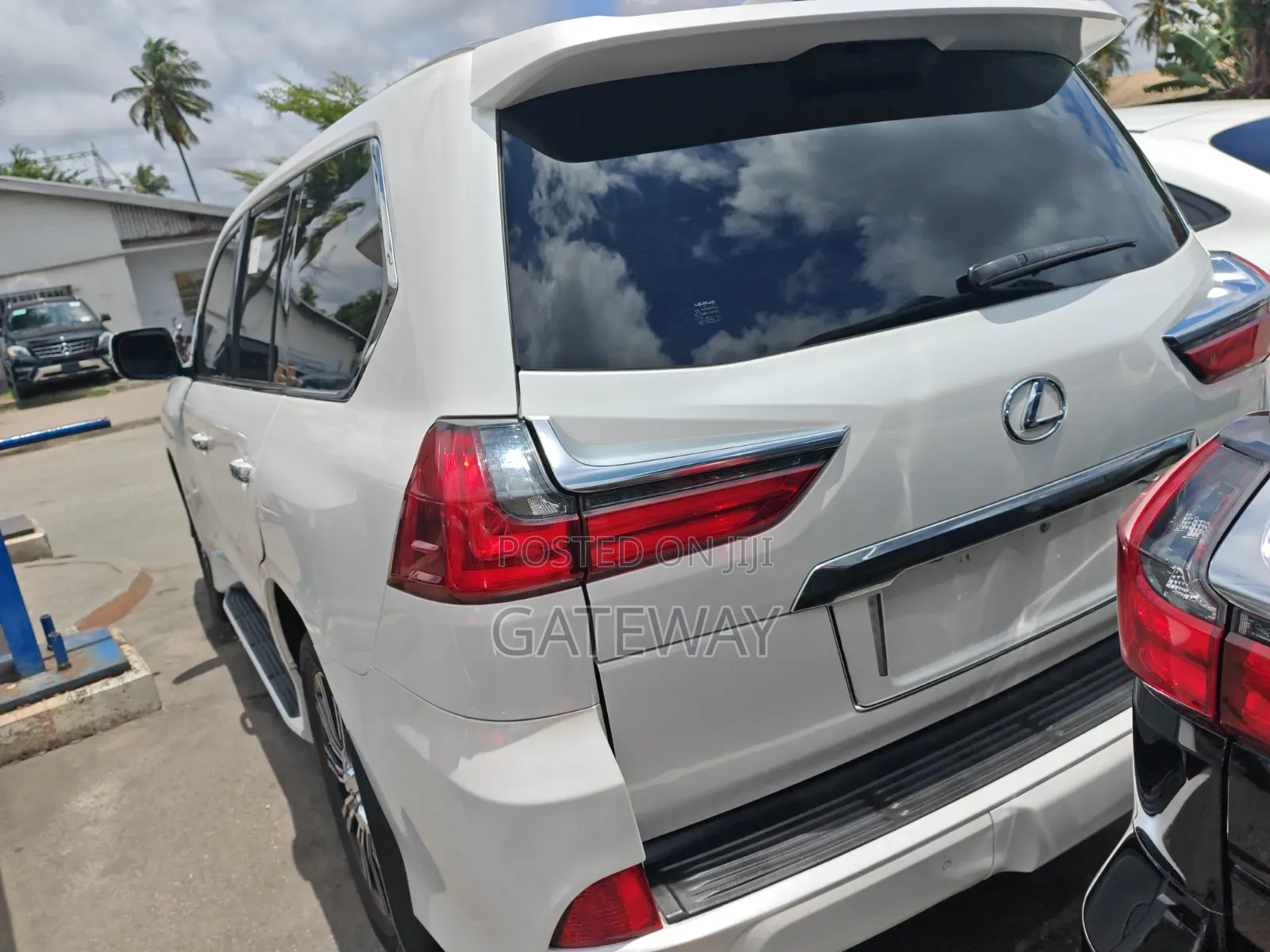 Lexus LX 2019 White