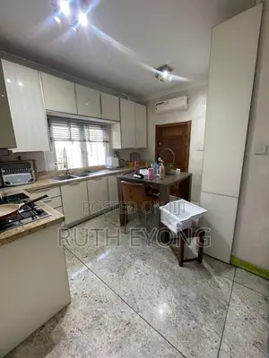 4bdrm House in 𝗢𝗳𝗳a 𝗔𝗱𝗺𝗶𝗿𝗮𝗹𝘁𝘆 𝗪𝗮𝘆,, Lekki Phase 1 for rent