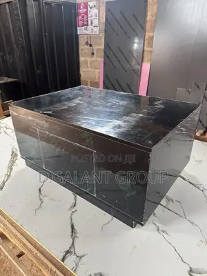 Glossy Black Center Table to Match All Your Chairs