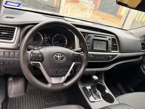 Toyota Highlander LE 2019 Gray