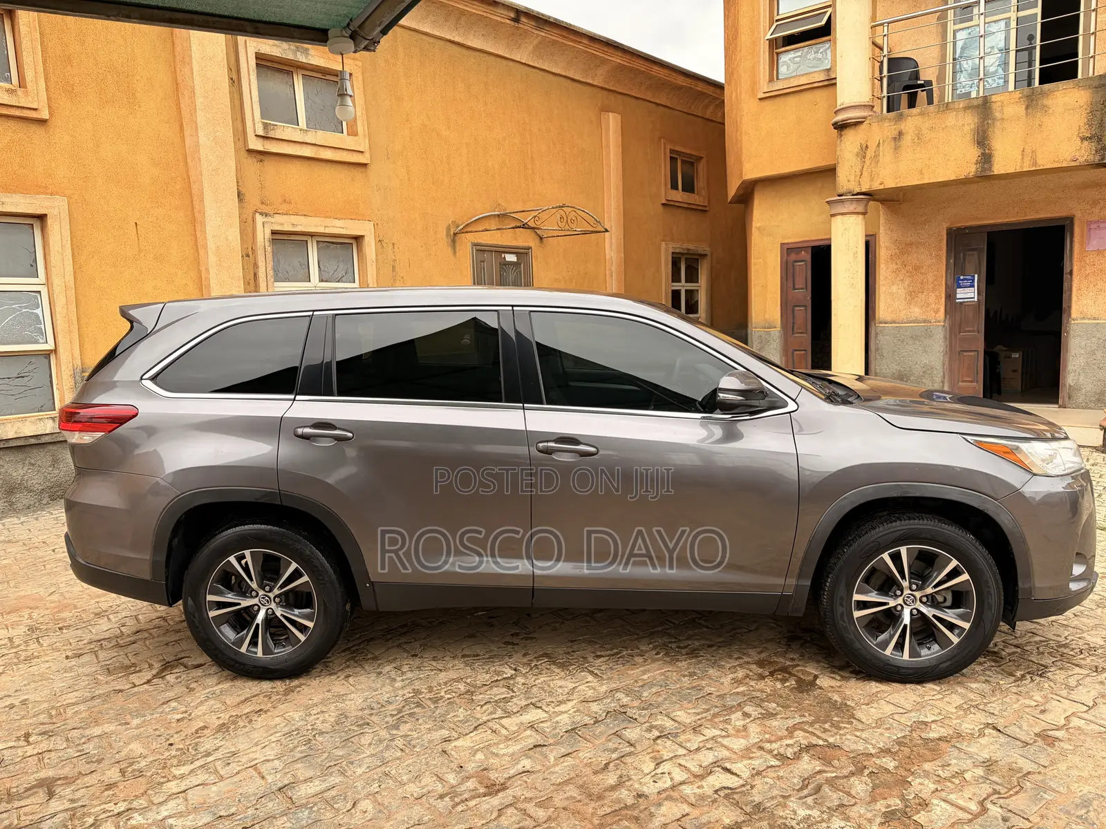 Toyota Highlander LE 2019 Gray
