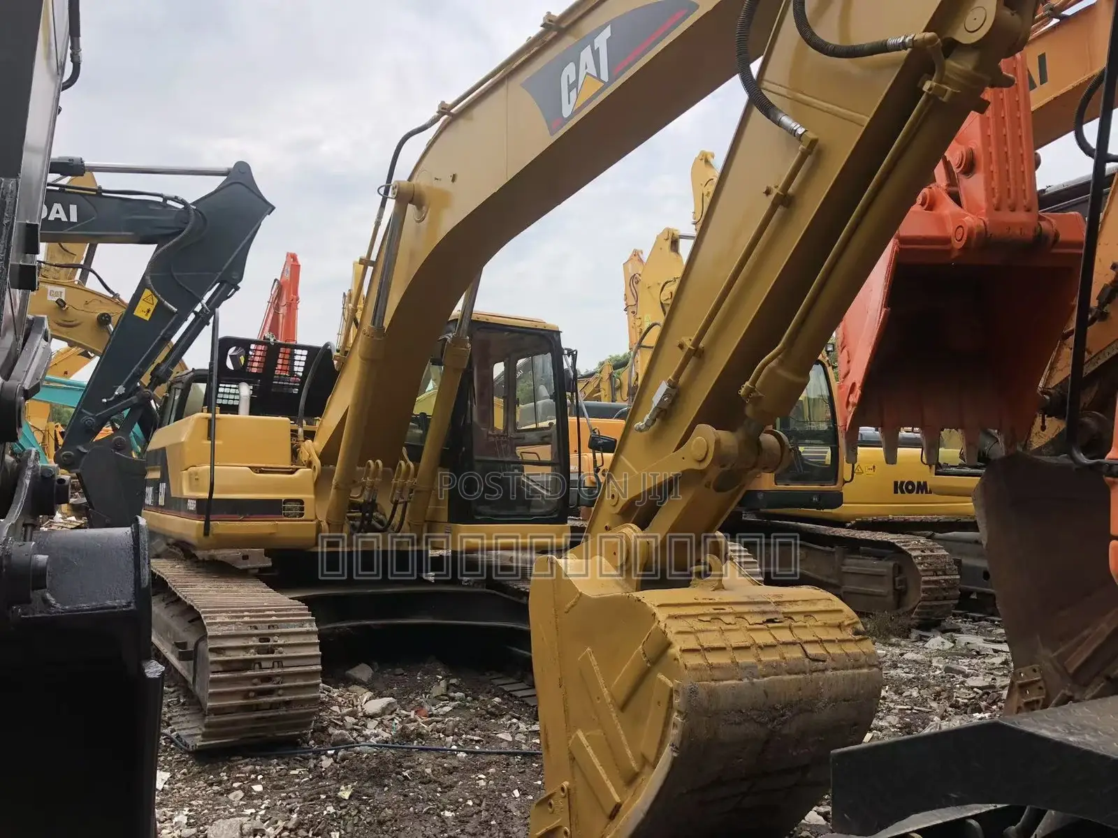 Used Good Condition 320BL