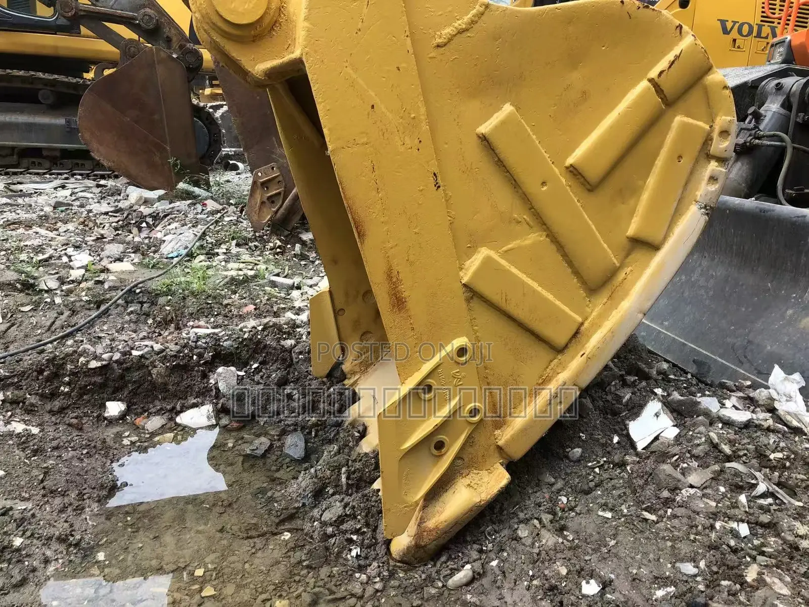 Used Good Condition 320BL