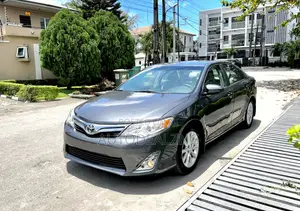 Toyota Camry XLE 4dr Sedan (2.5L 4cyl 6A) 2013 Gray