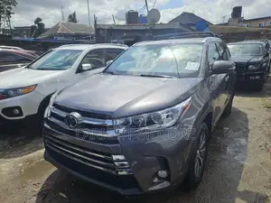 Toyota Highlander XLE 4x2 V6 (3.5L 6cyl 8A) 2018 Gray