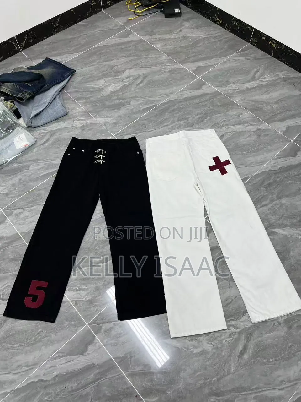 Available Baggy Jeans Active