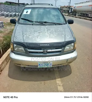 Toyota Sienna 2001 Green