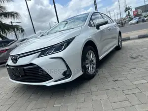 New Toyota Corolla Hybrid LE 2025 White
