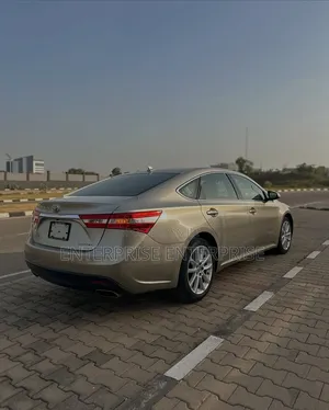 Toyota Avalon XLE Premium 4dr Sedan (3.5L 6cyl 6A) 2015 Gold