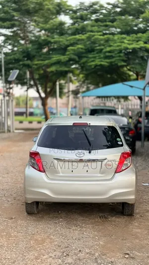 Toyota Yaris 2010 Silver