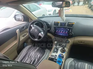 Toyota Highlander SE 2012 Blue