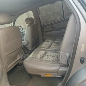 Toyota Sequoia 2005