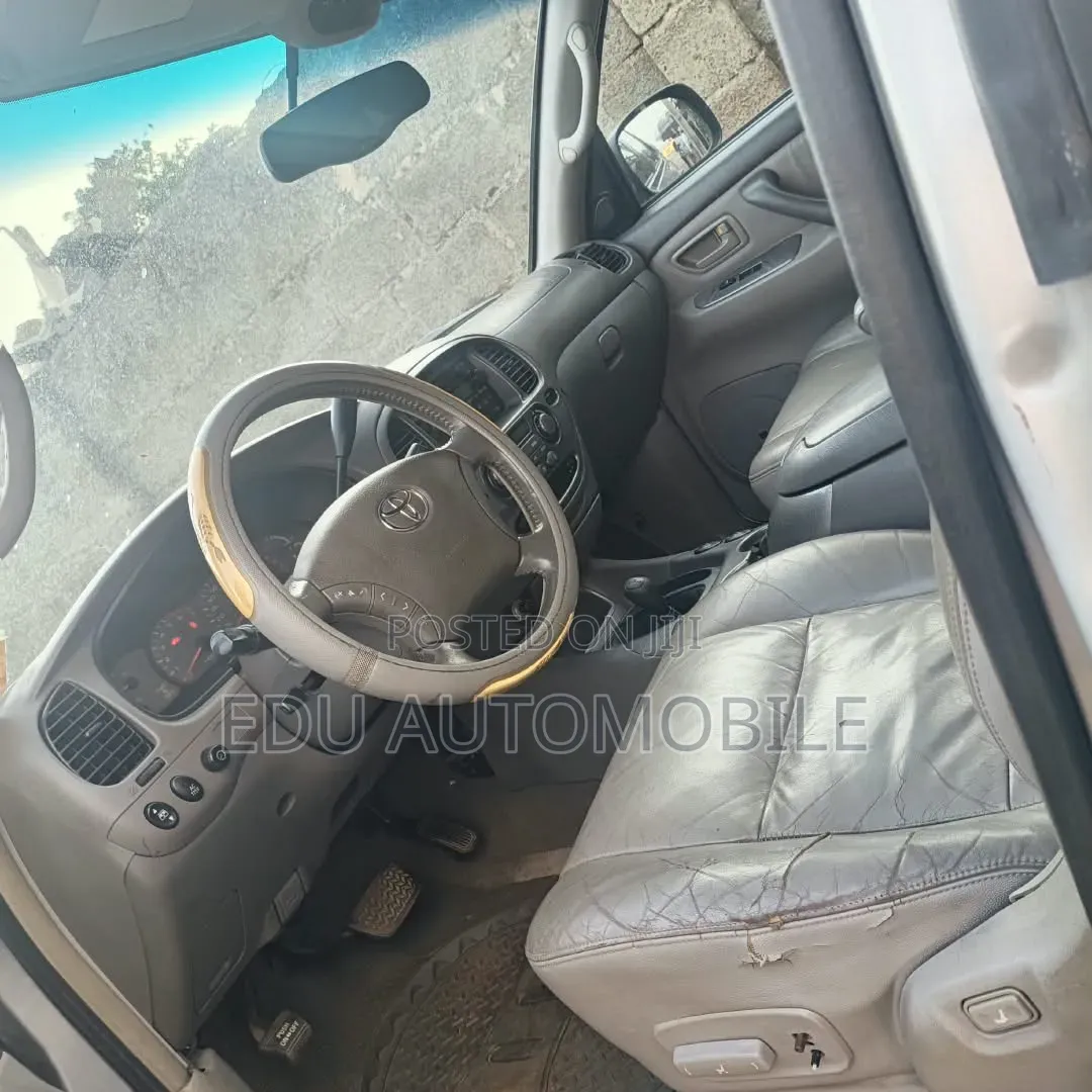 Toyota Sequoia 2005