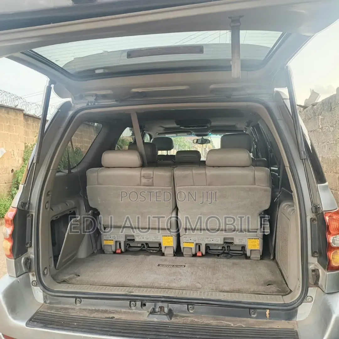 Toyota Sequoia 2005