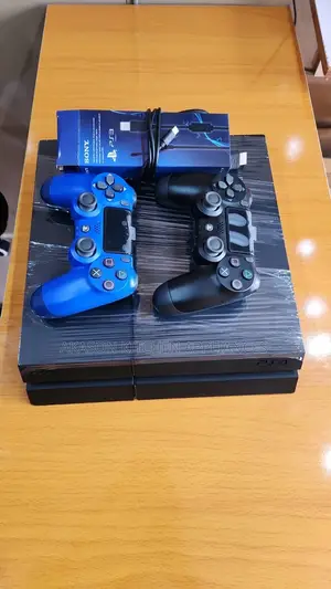 Ps4 Standard 500gb With Game and 2 Pad 