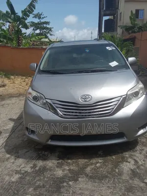 Toyota Sienna 2014 Silver