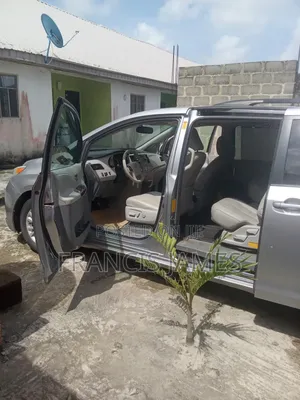 Toyota Sienna 2014 Silver