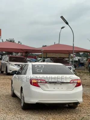 Toyota Camry XLE 4dr Sedan (2.5L 4cyl 6A) 2013 White