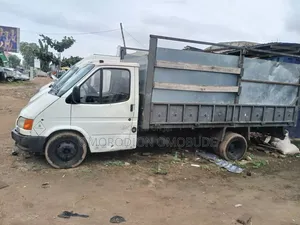 Ford Transit 2000 White