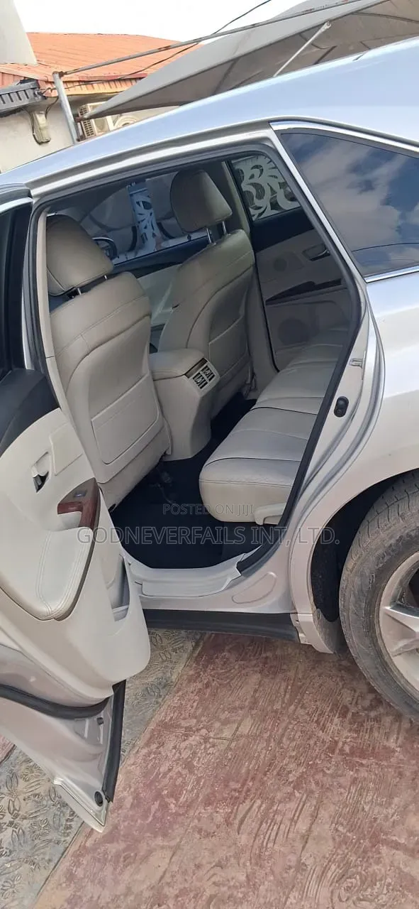 Toyota Venza 2012 Silver