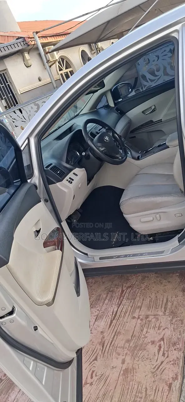 Toyota Venza 2012 Silver