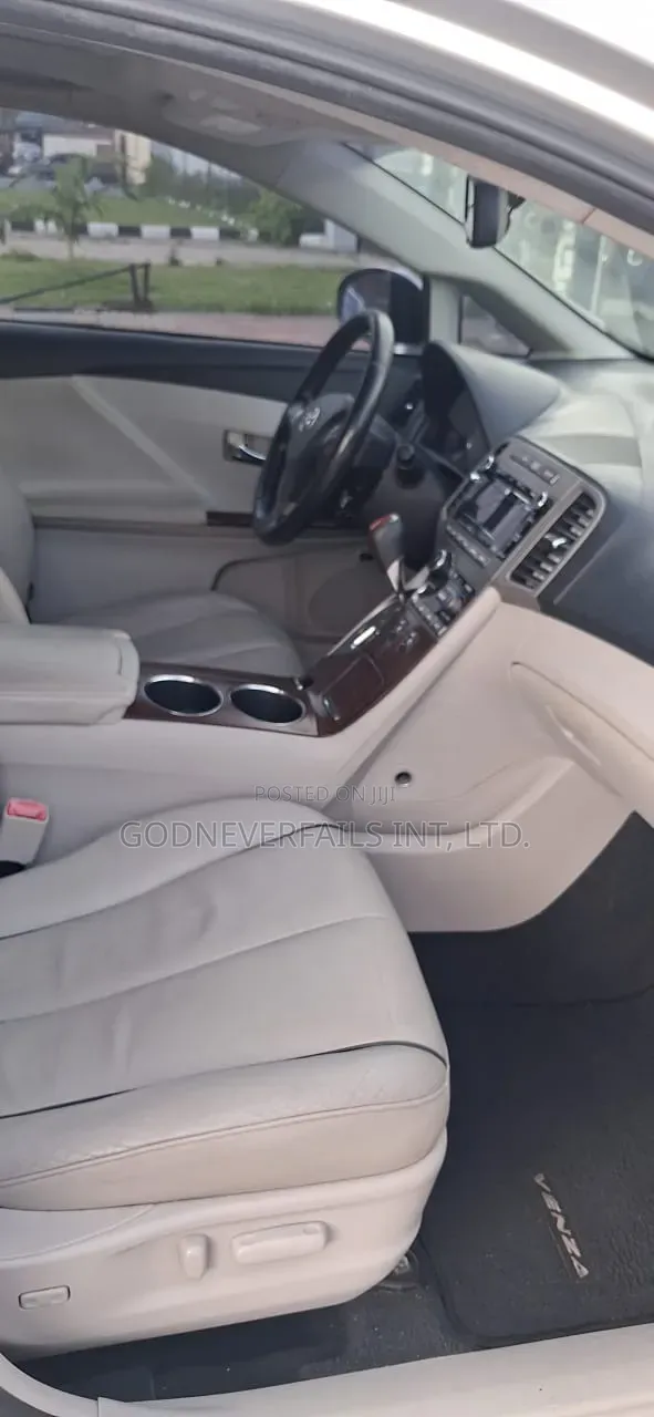 Toyota Venza 2012 Silver