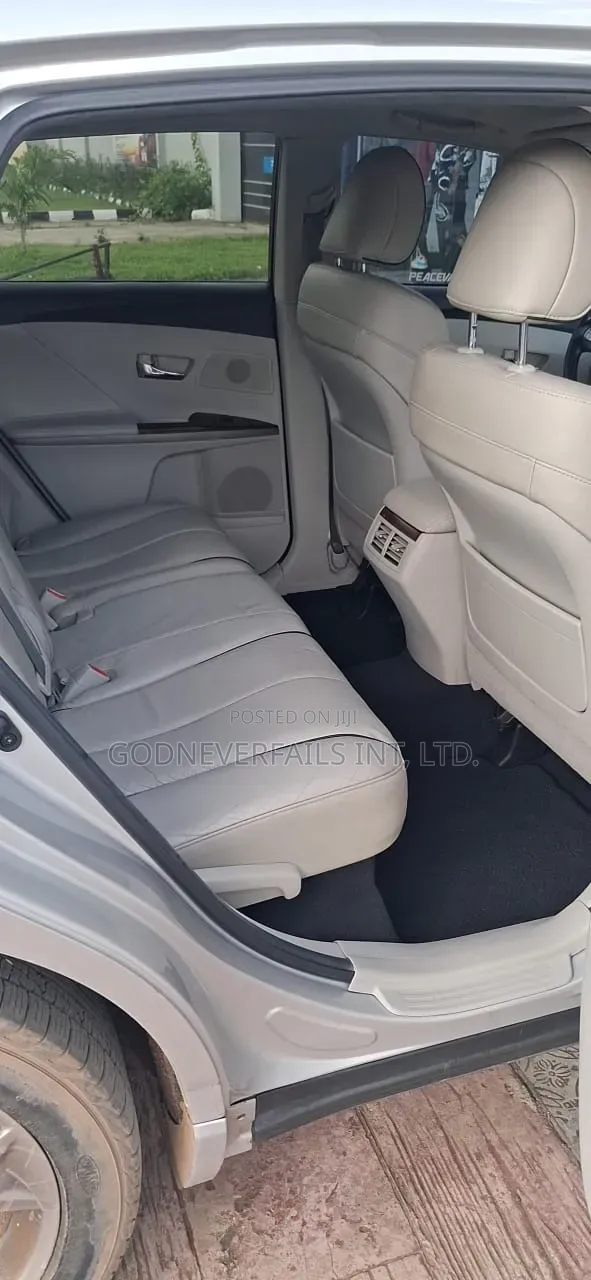 Toyota Venza 2012 Silver