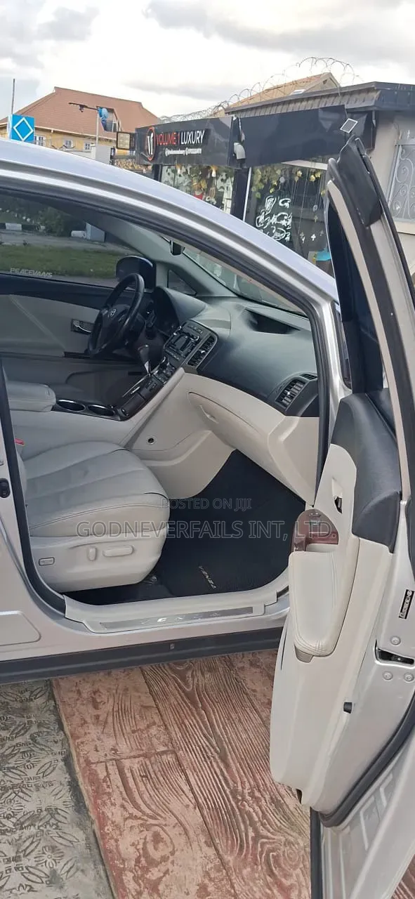 Toyota Venza 2012 Silver