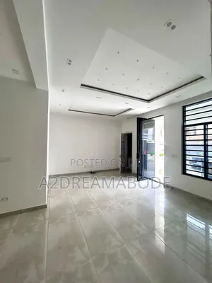 3bdrm Apartment in Lekki Phase 1 for rent
